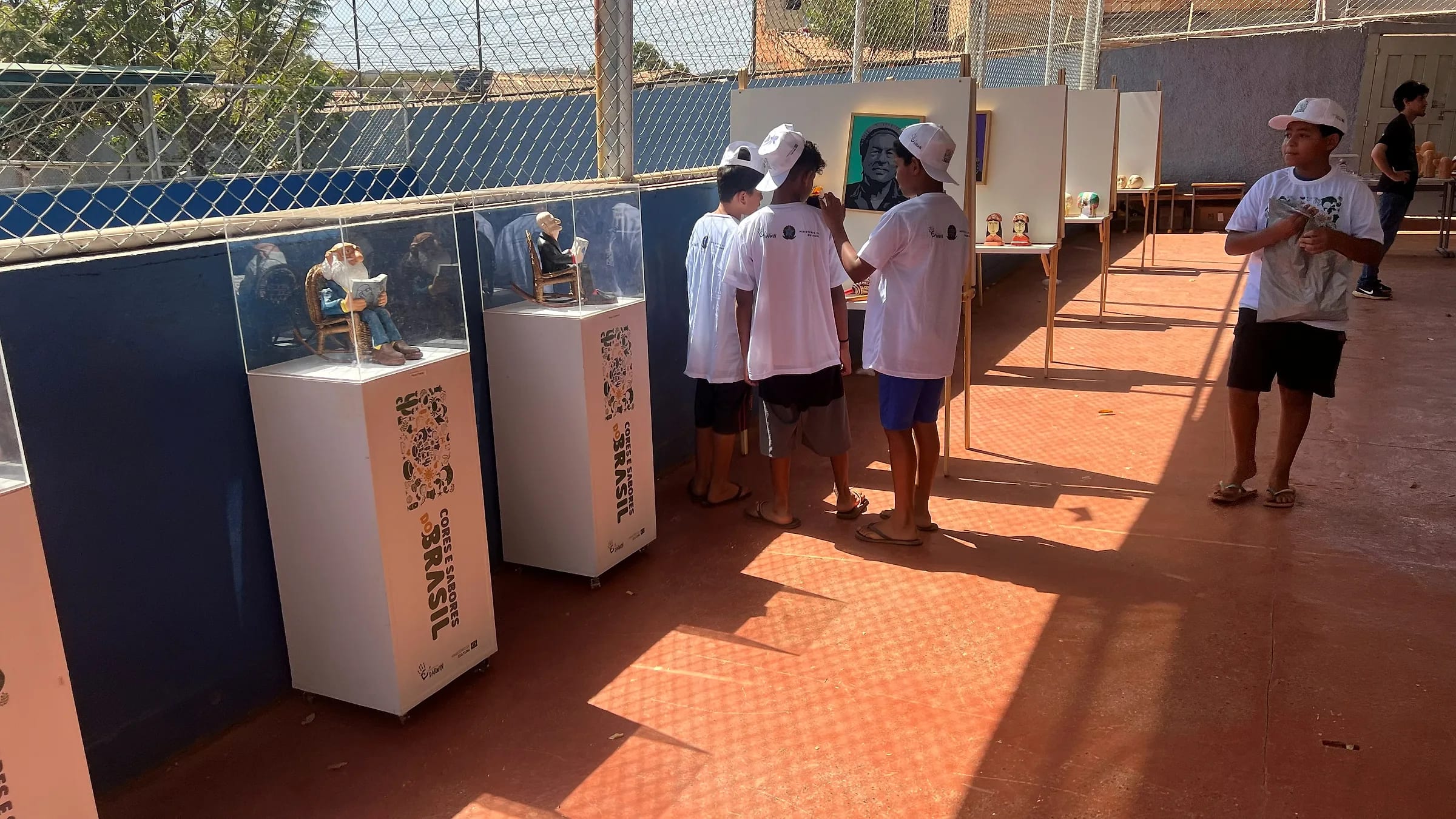 Momento de apresentação em uma das escolas participantes